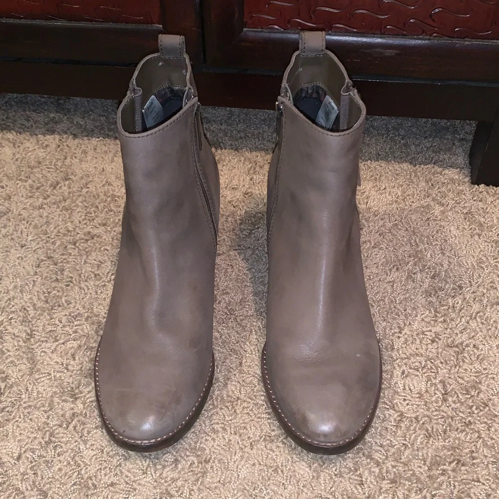 Blondo Vegas Waterproof Bootie - Picture 3 of 9